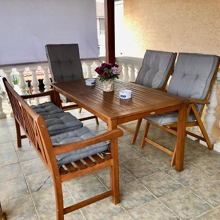 Apartments Pine & Oak With Shared Seasonal Hot Tub 普利拉卡 外观 照片