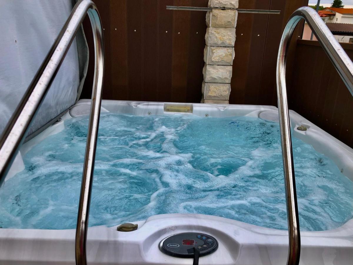 Apartments Pine & Oak With Shared Seasonal Hot Tub 普利拉卡 外观 照片